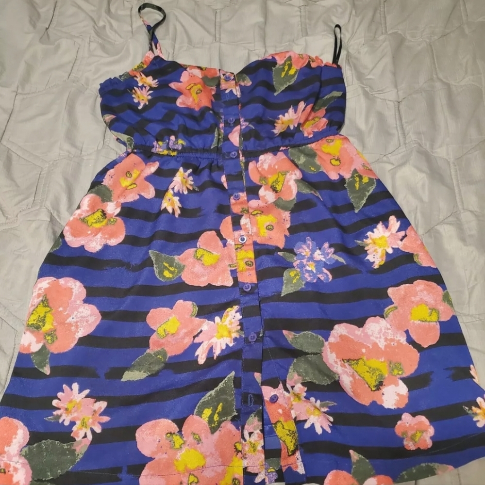 XXI sleeveless   blue summer dress floral. Size  small